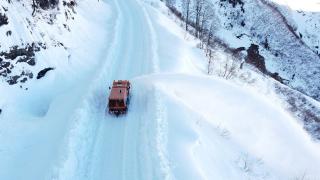 Artvin'de kar sebebiyle bir haftadır kapalı olan yol ulaşıma açıldı