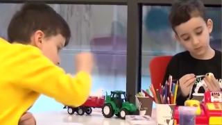 Yaralı madencinin oğlu okula hastane sınıfında başladı