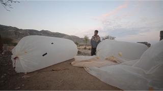 Tarladan eve poşetle doğal gaz taşıyorlar