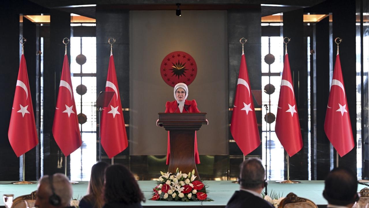 "Yaşadığımız her bir kriz, insanlığı tek yürek olmaya daha çok çağırıyor"