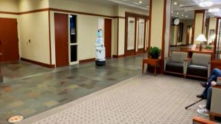 ABD'deki bir hastanede robot personel görevde