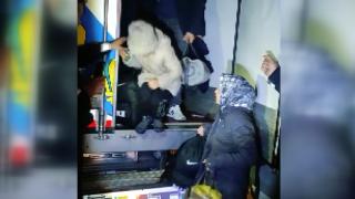 'Kaçak et taşıyoruz' dediler, kamyonun kasasından 25 kişi çıktı
