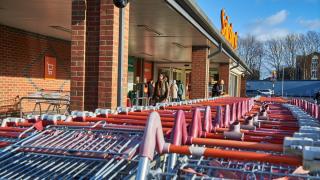 İngiltere’de ihtiyaç sahiplerine alışveriş kuponu dağıtılıyor