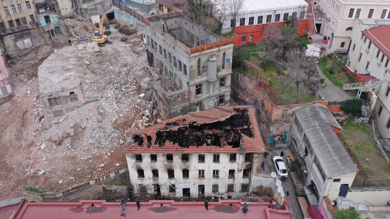 Yangında 2 kişi hayatını kaybetti