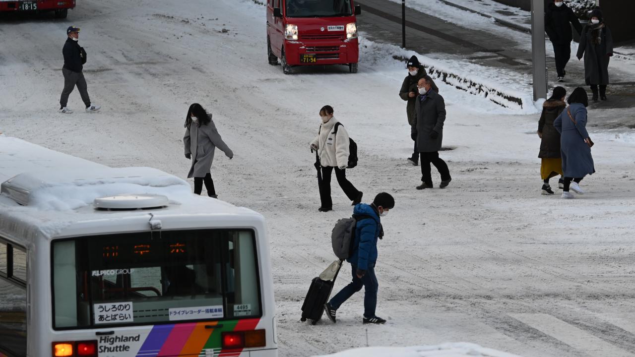 3 BİN YOLCU TREN İSTASYONLARINDA MAHSUR KALDI