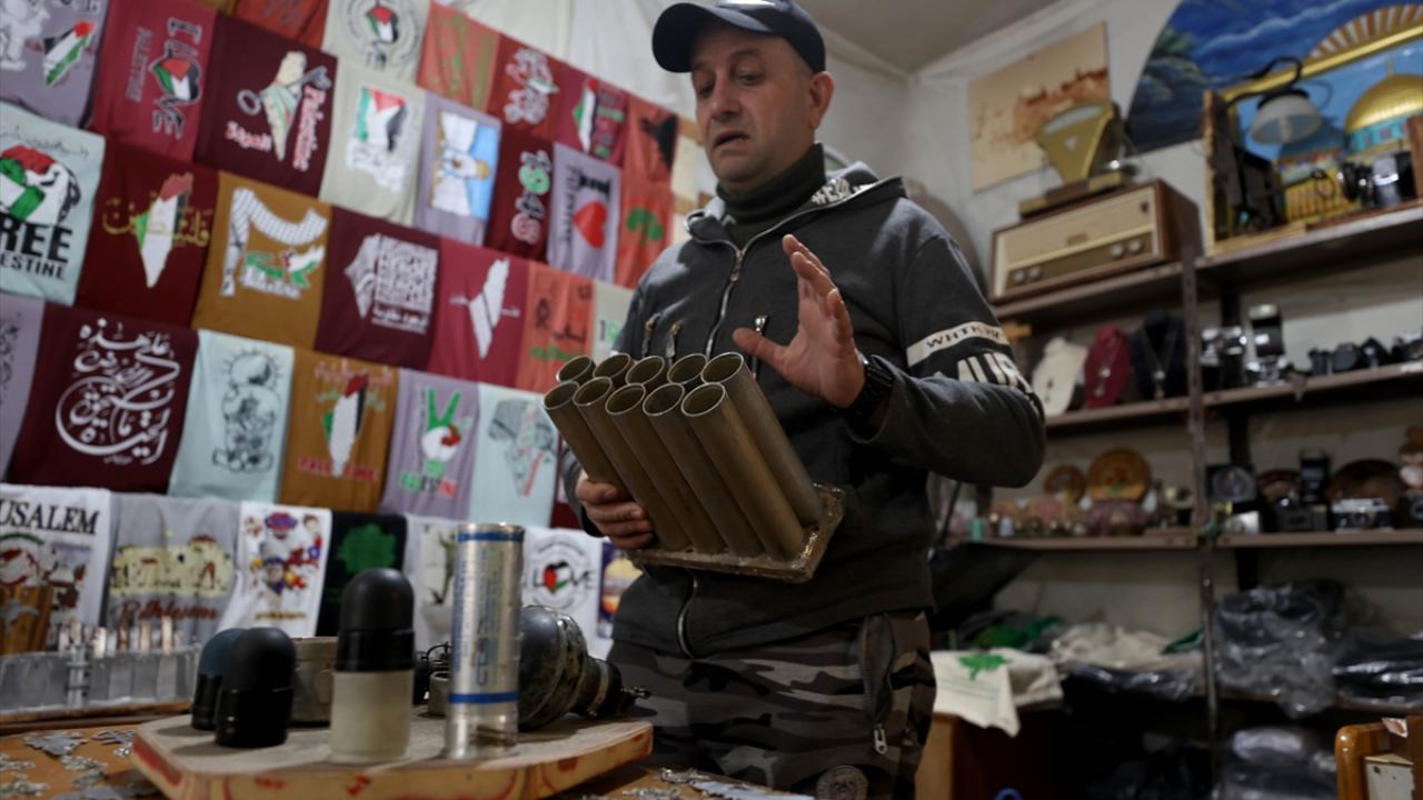 Gaz bombalarının boş kovanlarını 2014`ten beri aksesuarlara dönüştürüyor