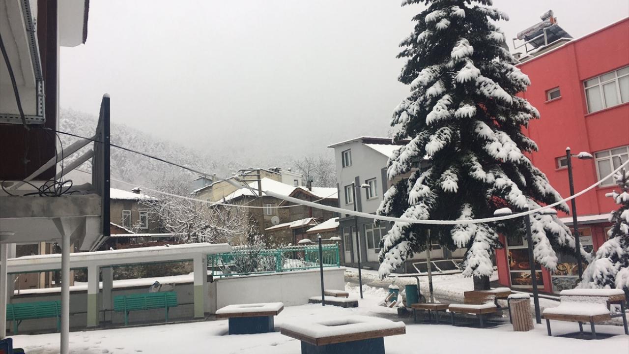 Ödemiş`te kar yağışı