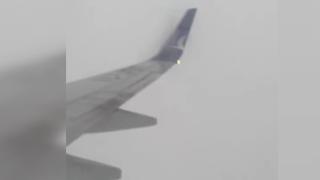 Antalya'da fırtına: İniş yapan uçağa yıldırım isabet etti