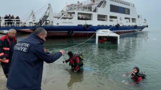 Malatya'da feribota yolcu taşıyan otobüs gölete düştü: 4 yaralı