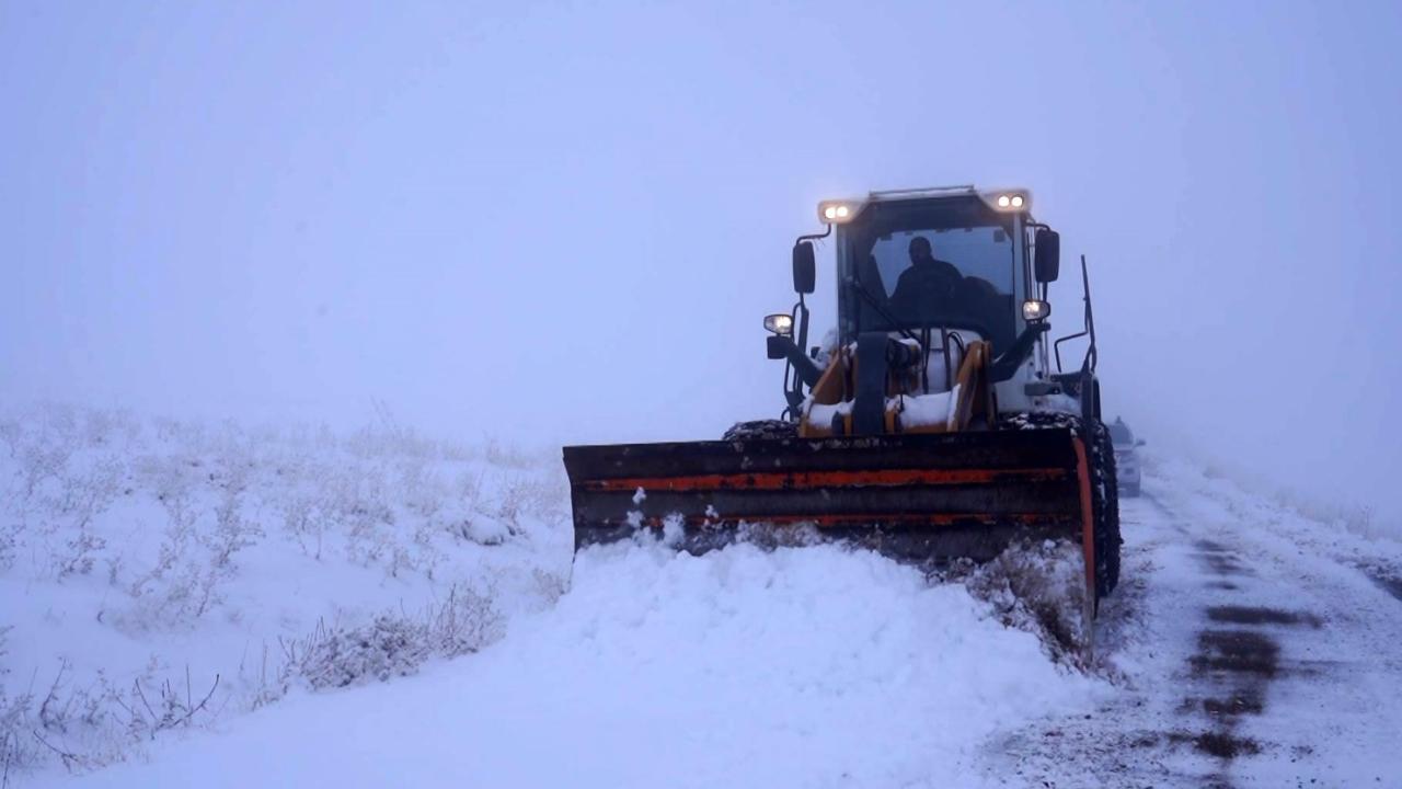 Muş`ta kar kaplanları sahaya indi