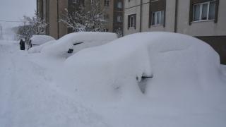 Arabalar karda kayboldu