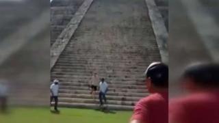 Meksika’da koruma altındaki piramide tırmanan turiste sopalı saldırı