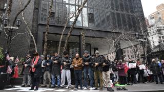 İsveç'te Kur'an-ı Kerim'in yakılması New York'ta protesto edildi