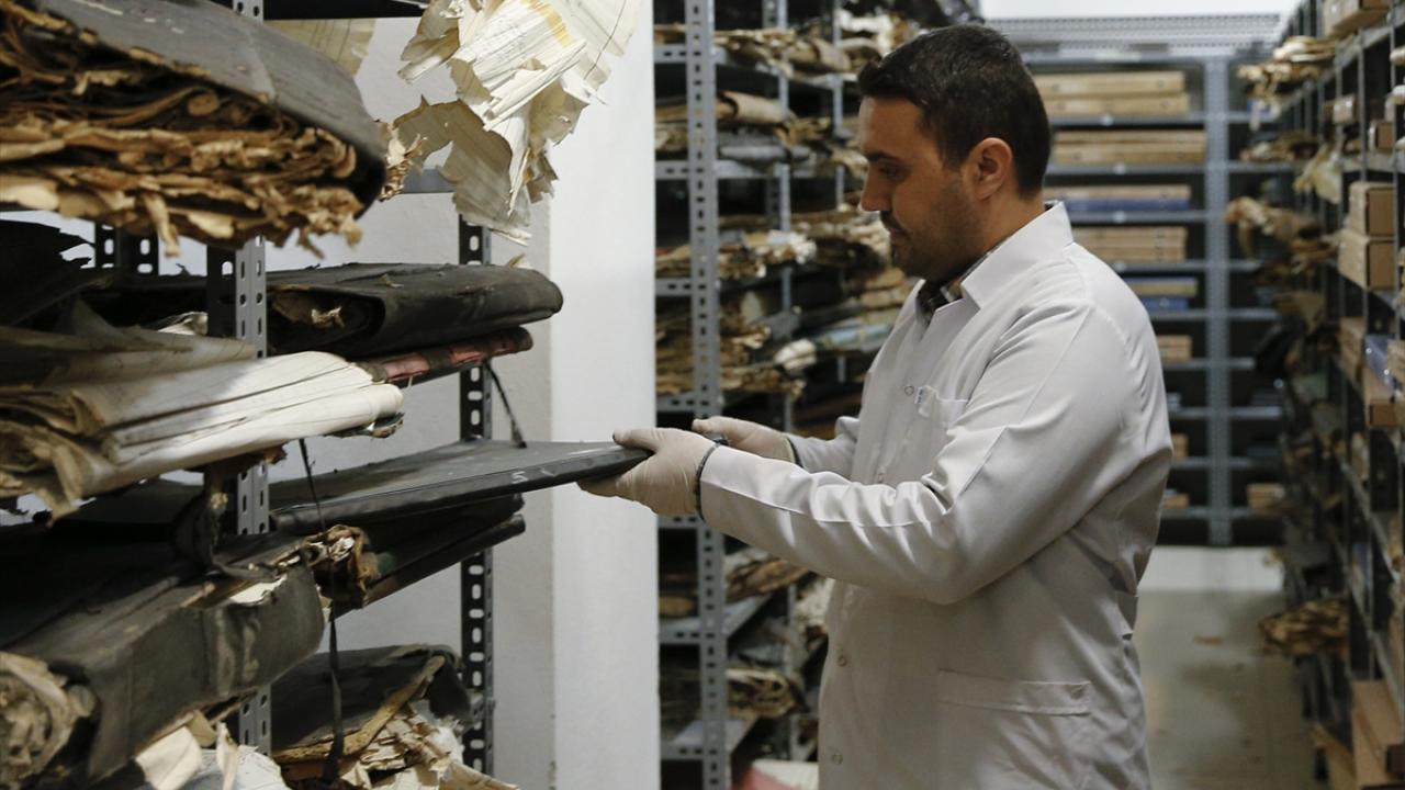 140 yıllık nüfus belgelerini "sarraf titizliğiyle" dijital ortama taşıyorlar