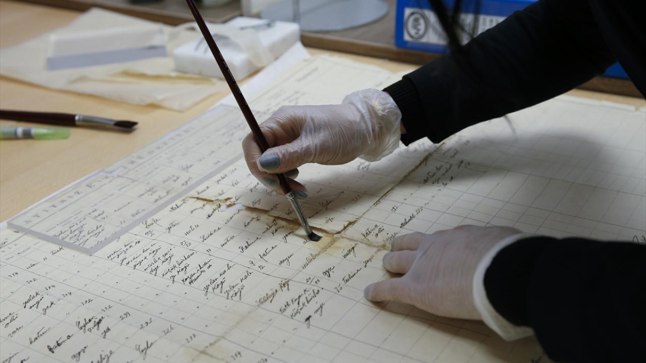 "Belgeler hem restore ediliyor hem de ciltleniyor"