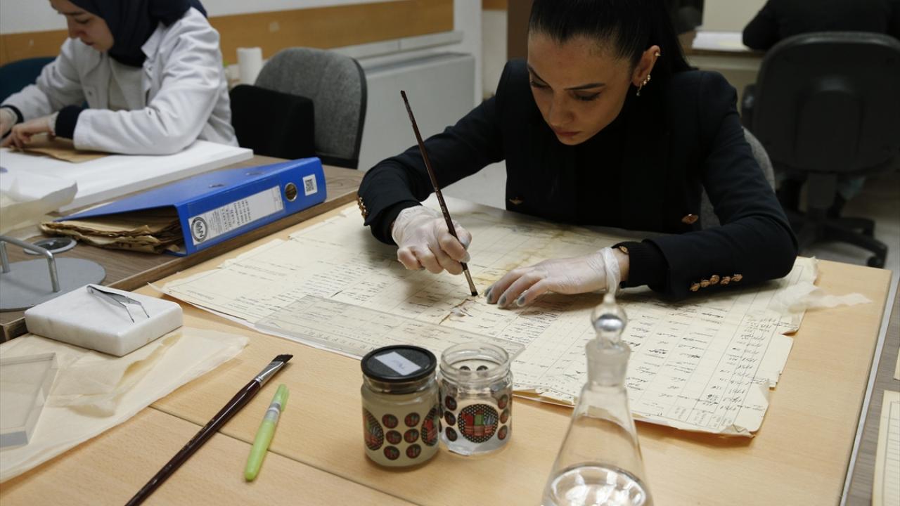 Belgeler 142 yılın kayıtlarını taşıyor