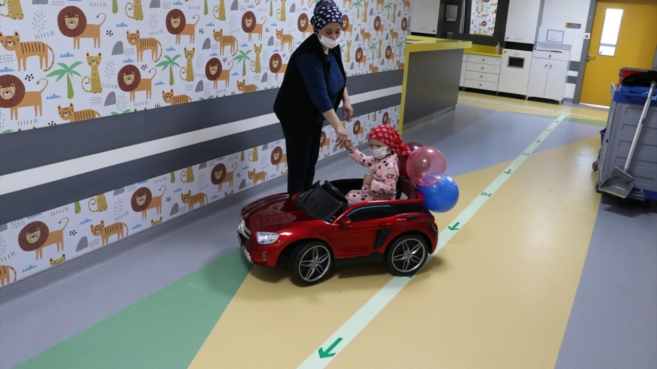 Sedye yerine akülü arabalarla tedaviye gidiyorlar