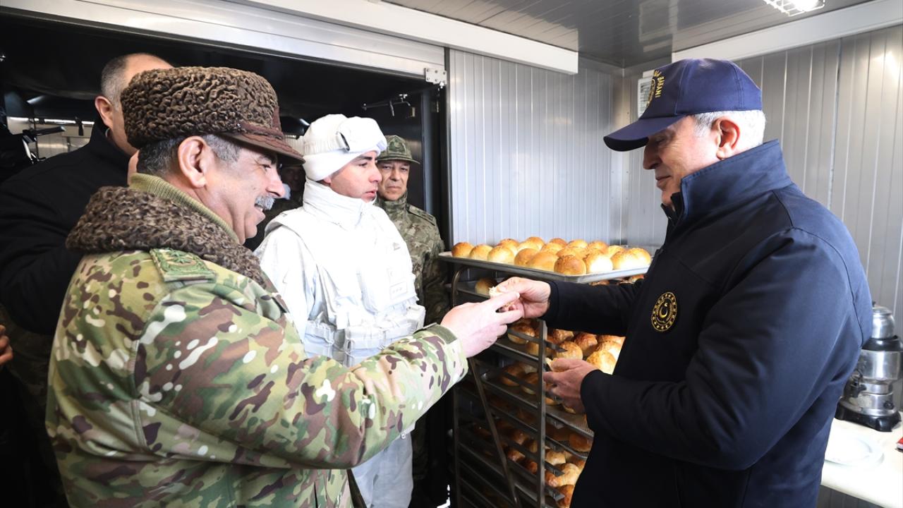 Akar`dan sahra fırınından ekmek ikramı