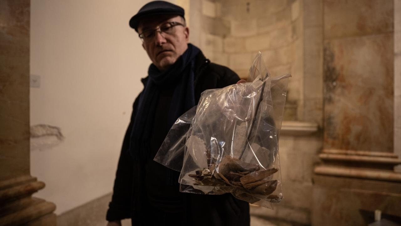 Heykel restorasyon için kenara kaldırıldı