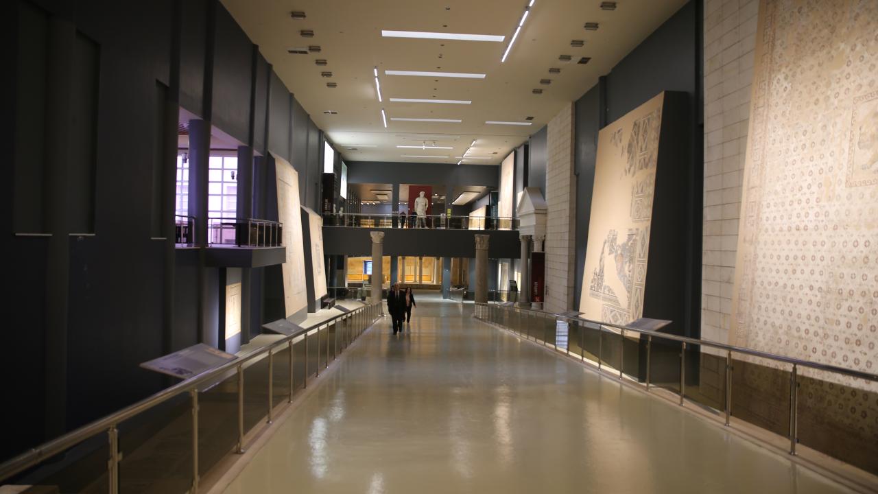 Mozaiğin üzerinde ustasının adı var