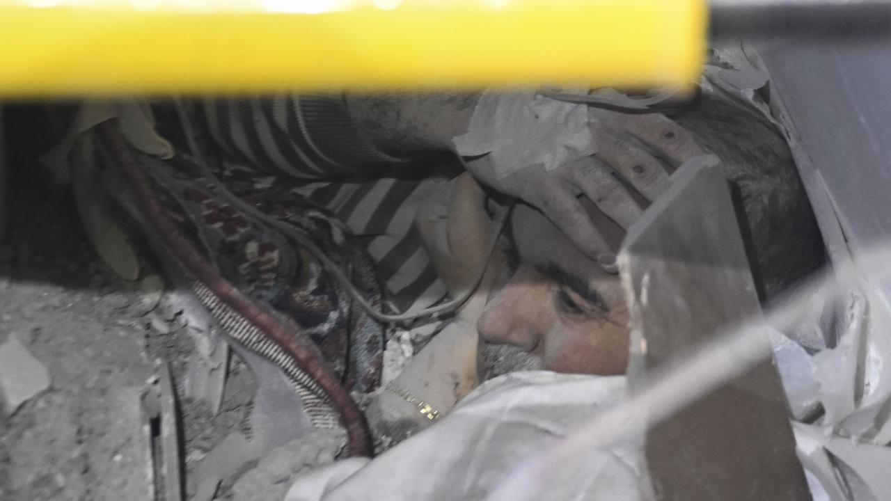 Oğlunun katkısıyla enkazdan kurtarıldı