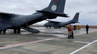 Adıyaman'da depremzedeler askeri uçaklarla tahliye edildi