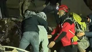 Diyarbakır'da arama kurtarma çalışmaları yapılıyor