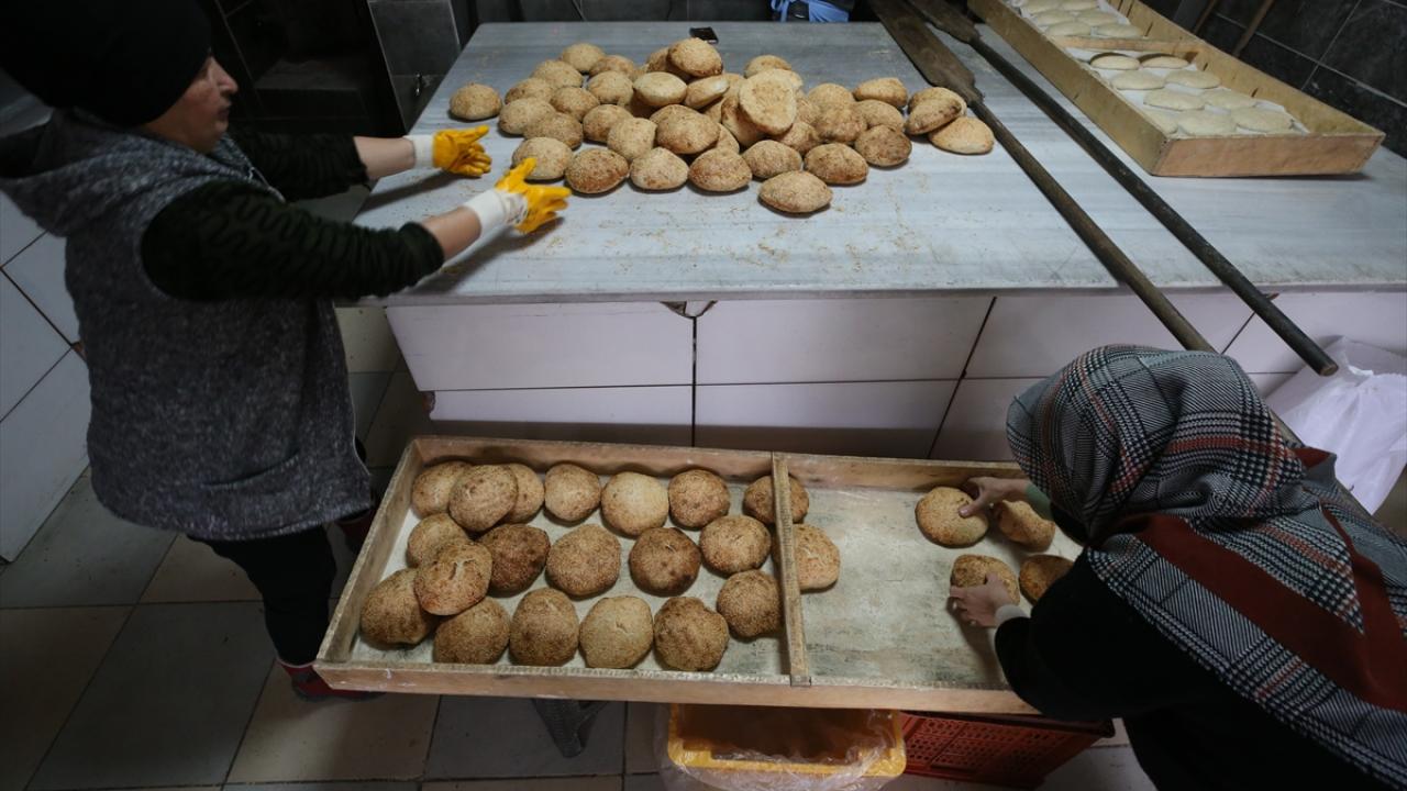 Fırıncı halasına yardım etmek için Soma`dan geldi