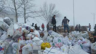 Düzceli köylülerden deprem bölgesine odun yardımı