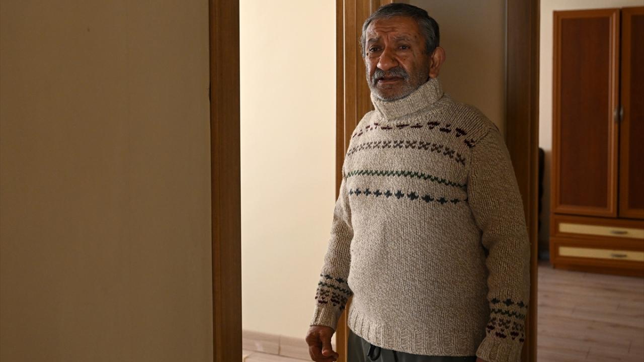 Oruca niyetlenmek için çay demledi, salona girerken deprem oldu