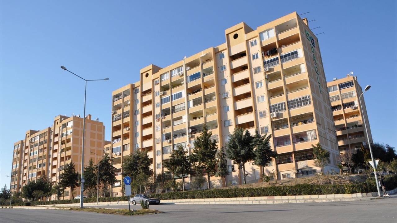 "TOKİ`nin yanındaki ve altındaki binalar oturulamaz halde"