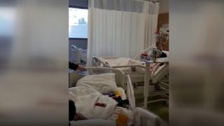 Hatay'da enkazdan çıkarılan anne ile oğlu hastanede kavuştu