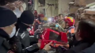 Enkazdan çıkarılan Ayşe'nin ilk cümlesi "En büyük asker bizim asker"