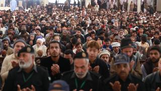 Depremde hayatını kaybedenler için dünyanın dört bir yanında gıyabi cenaze namazı