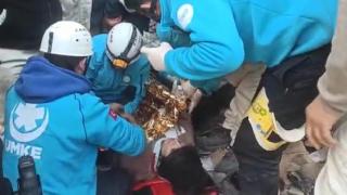 Hatay'da enkaz altında kalan genç kız 159 saat sonra kurtarıldı