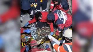 Biri engelli 2 kişi depremden 114 saat sonra kurtarıldı