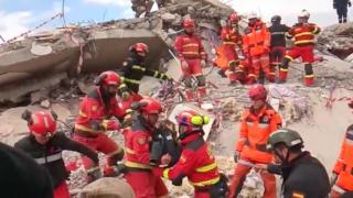 Gaziantep'te 2 yaşındaki Mahsun, ablası ve annesi 106. saatte kurtarıldı