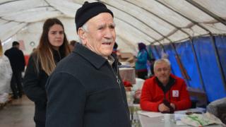 Mehmet amca umre parasını depremzedelere bağışladı