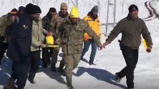 Mehmetçik helikopterle 9 kişiyi tahliye etti