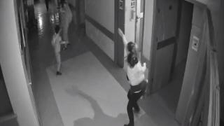 Deprem anında kaçmak yerine hastaları kurtardı