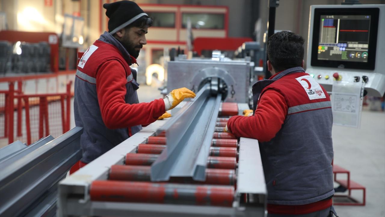 "Fabrika içerisinde 100 çadır kurduk"