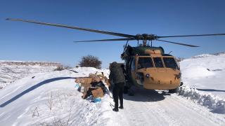 'Demir kanatlar' kırsala 49,2 ton yardım malzemesi taşıdı