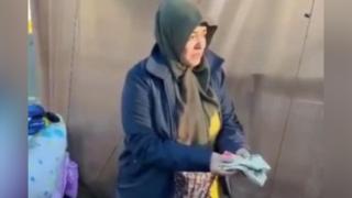 Yardım için gönderilen montun cebinden çıkanlar duygulandırdı