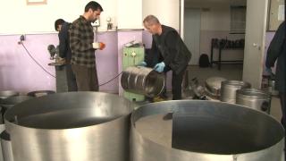 Depremzedeler için çadır sobası üretiyorlar