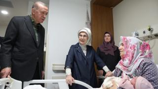 Cumhurbaşkanı Erdoğan depremzedeleri hastanede ziyaret etti