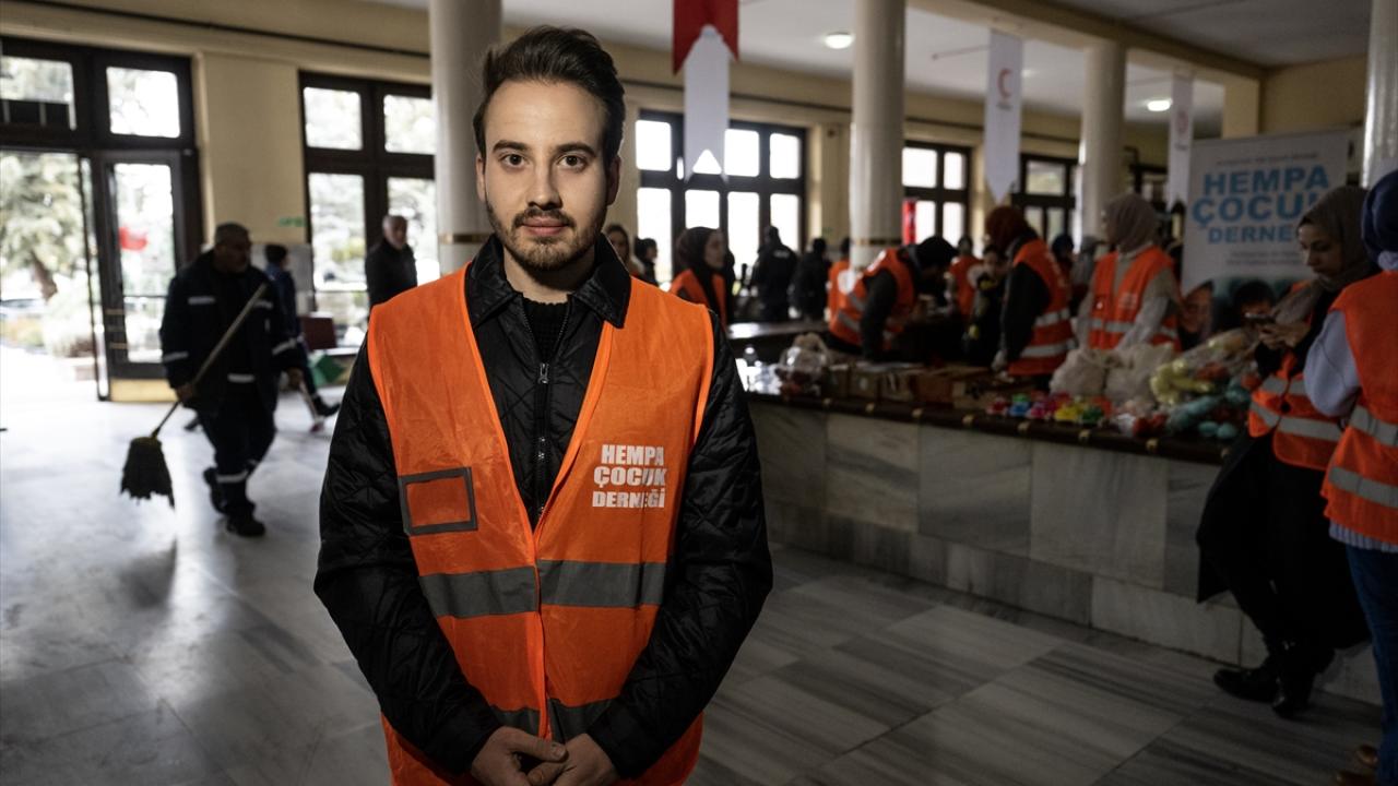 "Akıllarında onlara verdiğimiz küçük oyuncaklar, gülümsemeler kalsın istiyoruz"