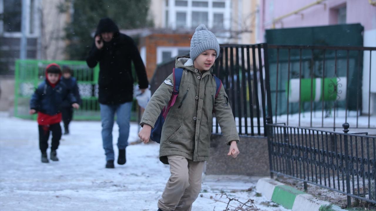 Deprem bölgesindeki öğrenciler devamsızlıktan muaf tutulacak