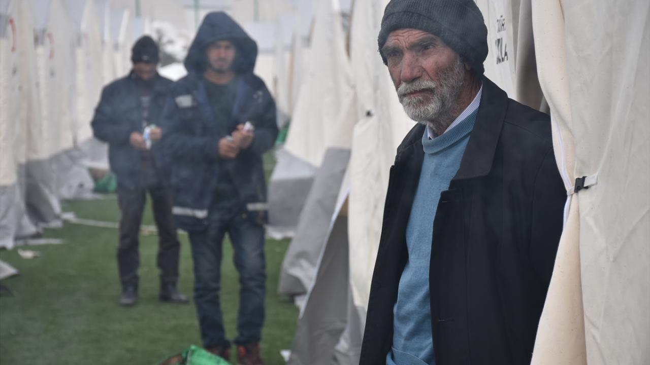 Depremlerde 4 oğlunu kaybeden Adıyamanlı baba yaşadıklarını unutamıyor