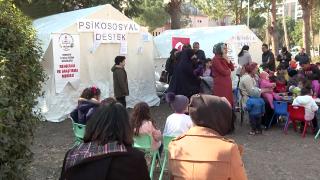 Yakınlarını kaybeden doktor afetzedeler için mücadele veriyor