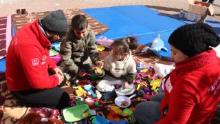 Elazığ depreminde görev yapanlar Adıyaman'da çocuklara destek veriyor